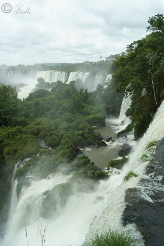 Blick vom oberen Rundweg auf die Iguazu-Wasserfälle