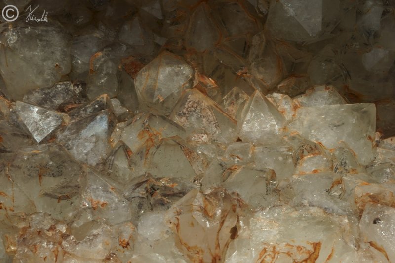 Quarz-Kristalle in einer Druse